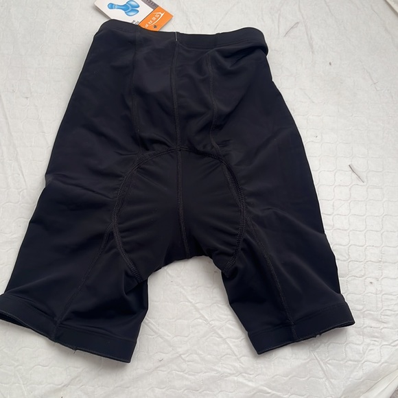 Serfas eight panel reactive gel touring shorts - Picture 2 of 5